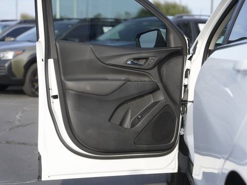 Used 2024 Chevrolet Equinox LT image 29