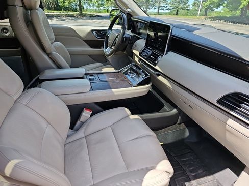 Used 2020 Lincoln Navigator Reserve w/ Equipment Group 208A Reserve AWD/4WD image 10