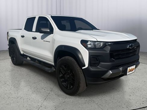 Used 2025 Chevrolet Colorado Trail Boss AWD/4WD image 8