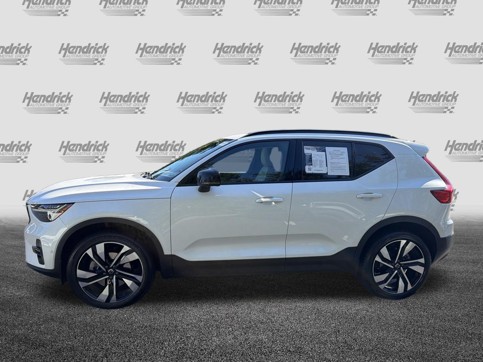 Certified 2024 Volvo XC40 B5 Plus w/ Protection Package Premier AWD/4WD image 7