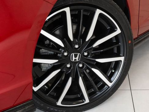 Used 2023 Honda Accord Touring image 2