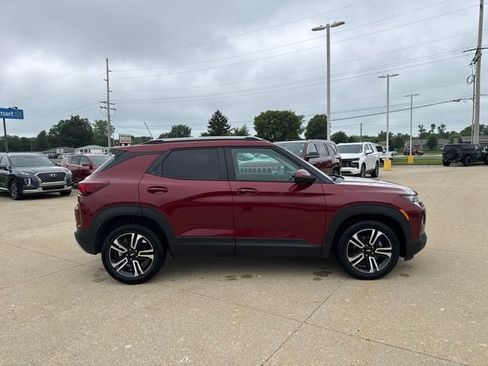 Used 2023 Chevrolet TrailBlazer LT FWD image 8