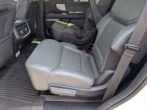 New 2026 Ford Expedition Active RWD image 7