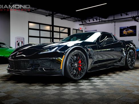 Used 2015 Chevrolet Corvette Z06 w/ 3LZ Preferred Equipment Group RWD image 18