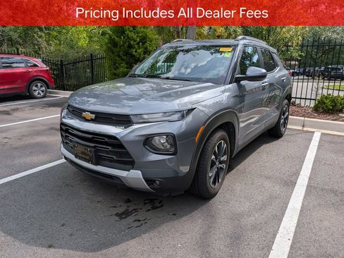 Used 2022 Chevrolet TrailBlazer LT w/ Convenience Package FWD image 3