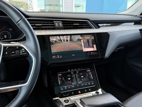Used 2023 Audi e-tron Premium Plus w/ Premium Plus Package AWD/4WD image 46
