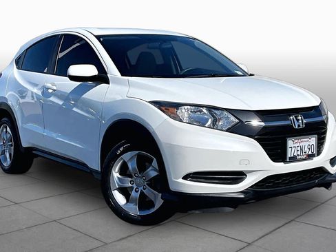 Used 2017 Honda HR-V LX image 2