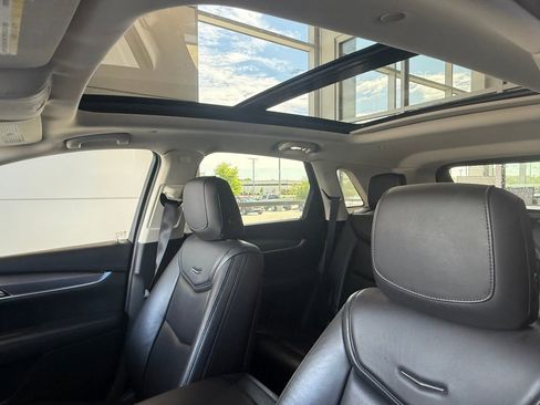 Used 2017 Cadillac XT5 Luxury FWD image 18