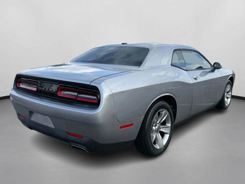 Used 2016 Dodge Challenger SXT image 3