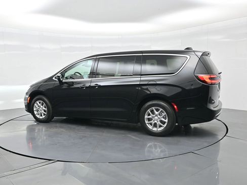 New 2026 Chrysler Pacifica Select image 10