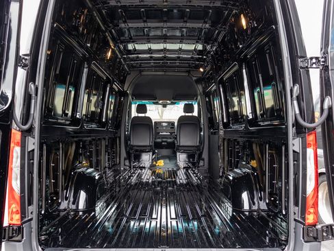 Used 2024 Mercedes-Benz Sprinter 2500 image 9