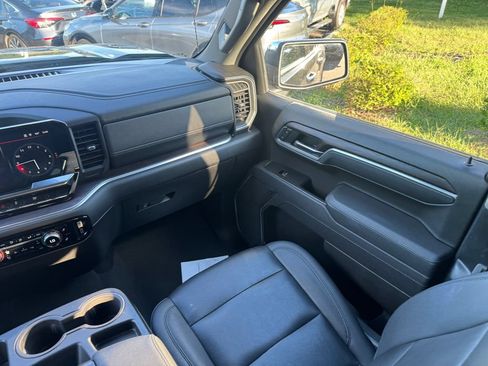 Used 2025 GMC Sierra 1500 SLT AWD/4WD image 15