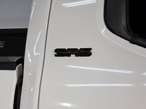 Certified 2025 Toyota Tacoma SR5 AWD/4WD image 36