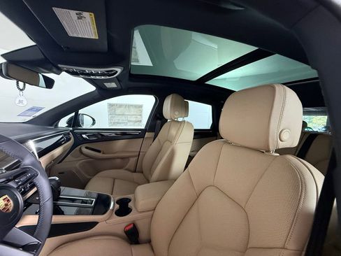 New 2025 Porsche Macan image 30