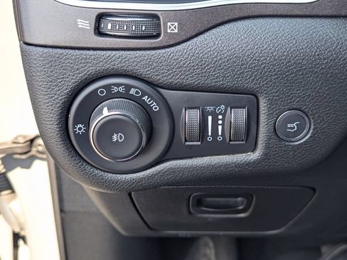 Used 2022 Jeep Cherokee Trailhawk w/ Premium Leather Package AWD/4WD image 27