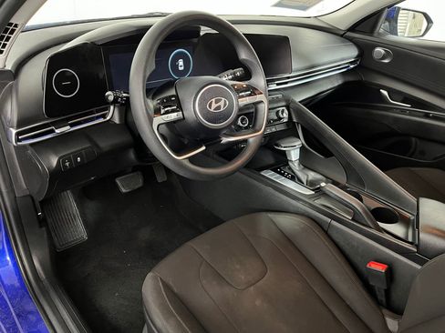 Used 2024 Hyundai Elantra SEL image 3