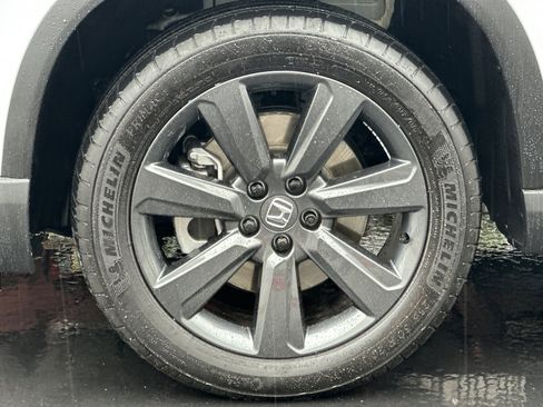 Used 2025 Honda Pilot Sport image 37