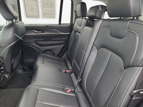 Used 2023 Jeep Grand Cherokee Limited w/ Luxury Tech Group II image 15