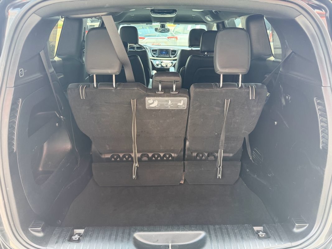 Used 2020 Chrysler Pacifica Touring-L w/ S Appearance Package FWD image 14