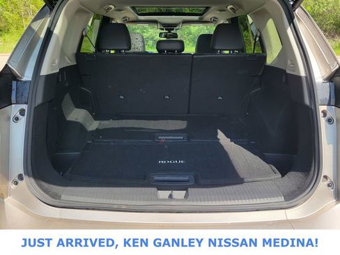 Certified 2026 Nissan Rogue Platinum w/ Platinum Premium Package AWD/4WD image 18