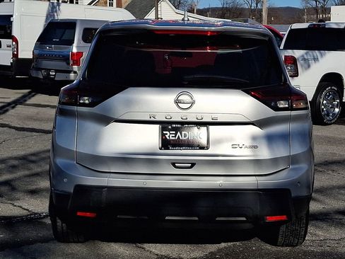 Used 2024 Nissan Rogue SV image 6