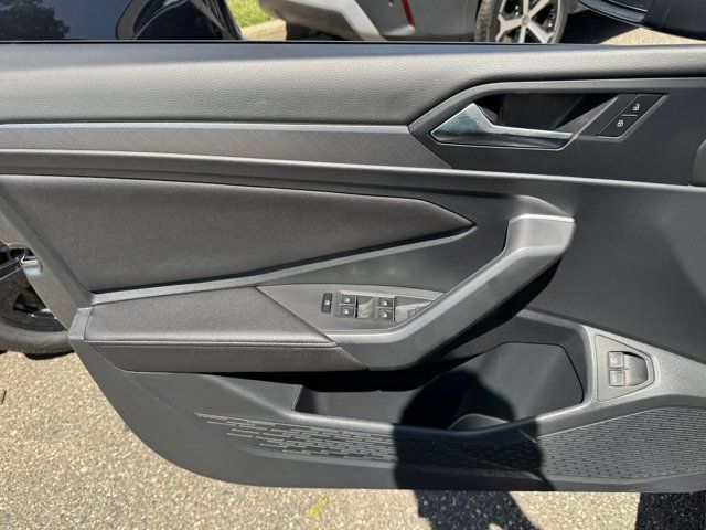 Used 2023 Volkswagen Jetta SE w/ Panoramic Sunroof Package FWD image 28