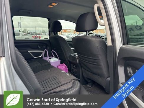 Used 2018 Nissan Titan SV w/ SV Convenience Package image 7