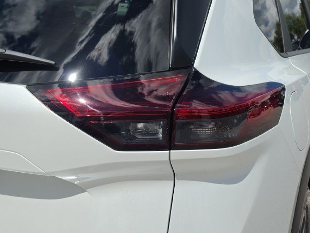 Used 2026 Nissan Rogue SV FWD image 8