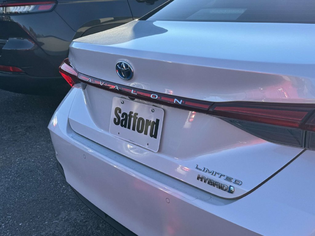Used 2019 Toyota Avalon Limited w/ Advanced Safety Package FWD image 9