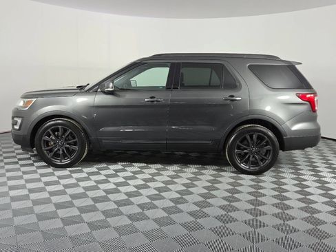 Used 2017 Ford Explorer XLT w/ Equipment Group 202A FWD image 4