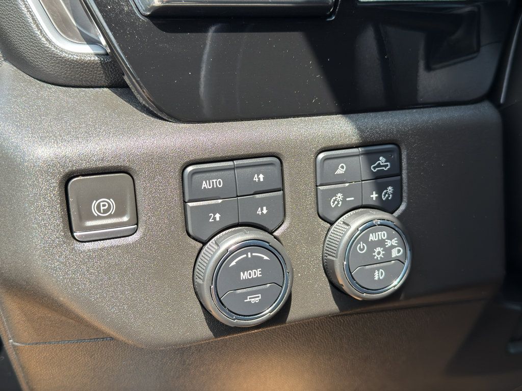 Used 2023 Chevrolet Silverado 1500 RST AWD/4WD image 15