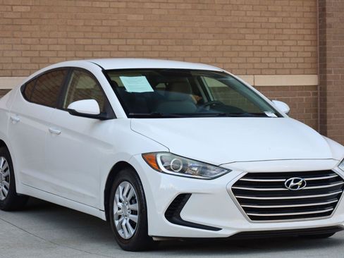 Used 2017 Hyundai Elantra SE FWD image 7