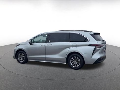 Used 2024 Toyota Sienna XLE image 9