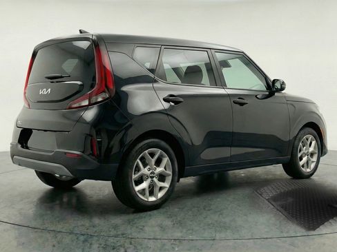 Used 2025 Kia Soul LX w/ LX Technology Package FWD image 9