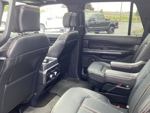 Used 2023 Ford Expedition Platinum image 11