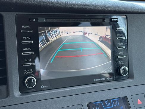 Certified 2018 Toyota Sienna LE FWD image 20