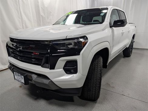 Used 2024 Chevrolet Colorado Z71 w/ Z71 Convenience Package 2 image 7