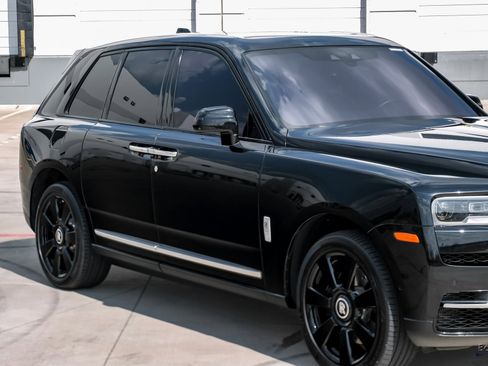 Used 2022 Rolls-Royce Cullinan image 20