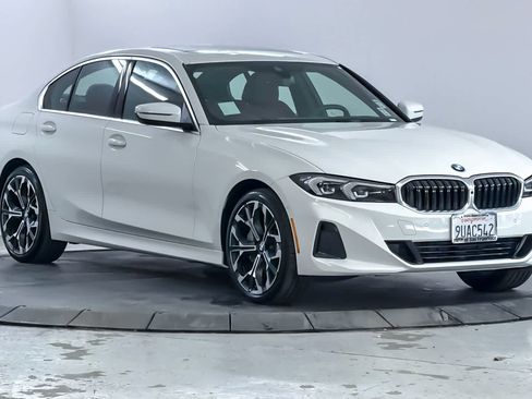 Used 2025 BMW 330i 330i w/ Premium Package image 9