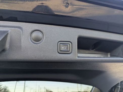 Used 2023 Chevrolet Equinox RS image 30