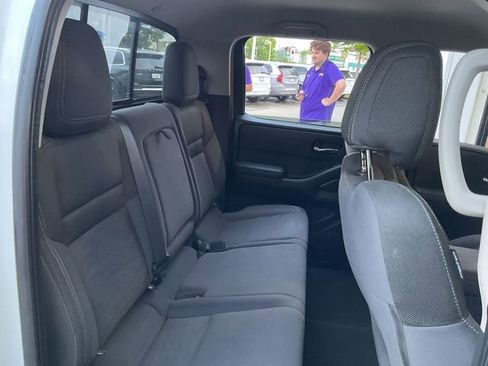 Used 2022 Nissan Frontier SV image 11