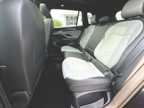 Certified 2025 Volkswagen Tiguan SE R-Line FWD image 25