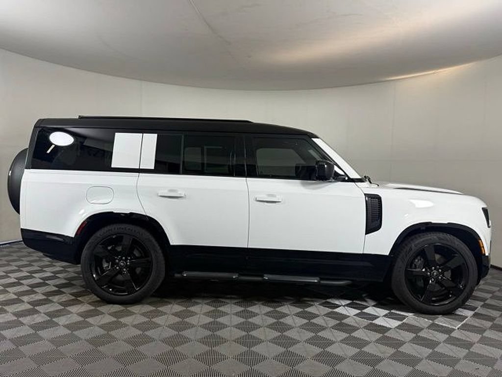 New 2025 Land Rover Defender 130 X-Dynamic SE AWD/4WD image 9