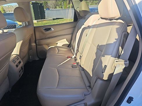 Used 2020 Nissan Pathfinder Platinum image 33