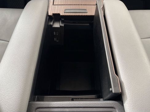 Certified 2024 Toyota Sienna XLE FWD image 33