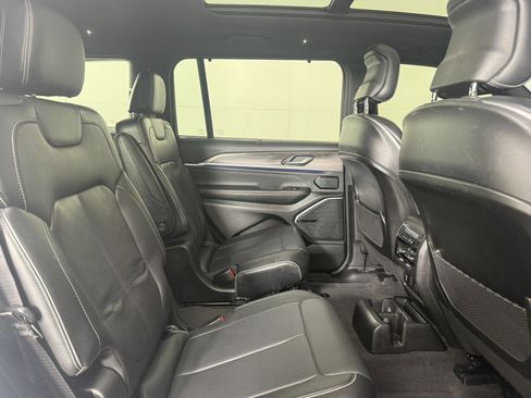 Used 2021 Jeep Grand Cherokee L Overland w/ Luxury Tech Group IV image 15