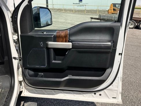 Used 2019 Ford F150 Lariat w/ Equipment Group 502A Luxury AWD/4WD image 22