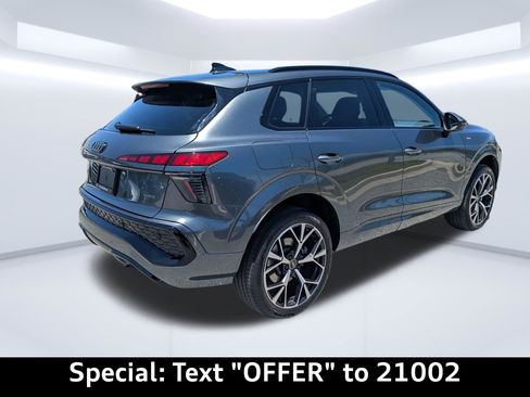Certified 2026 Audi Q3 quattro 2.0T w/ 20" Wheel Package AWD/4WD image 3