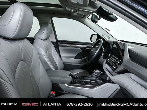 Used 2021 Toyota Highlander Platinum image 22