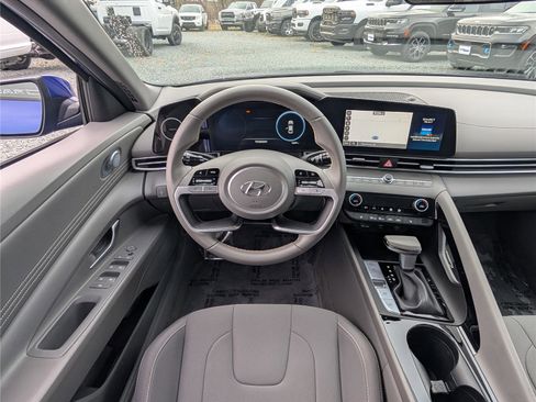 Used 2023 Hyundai Elantra SEL w/ Convenience Package image 15